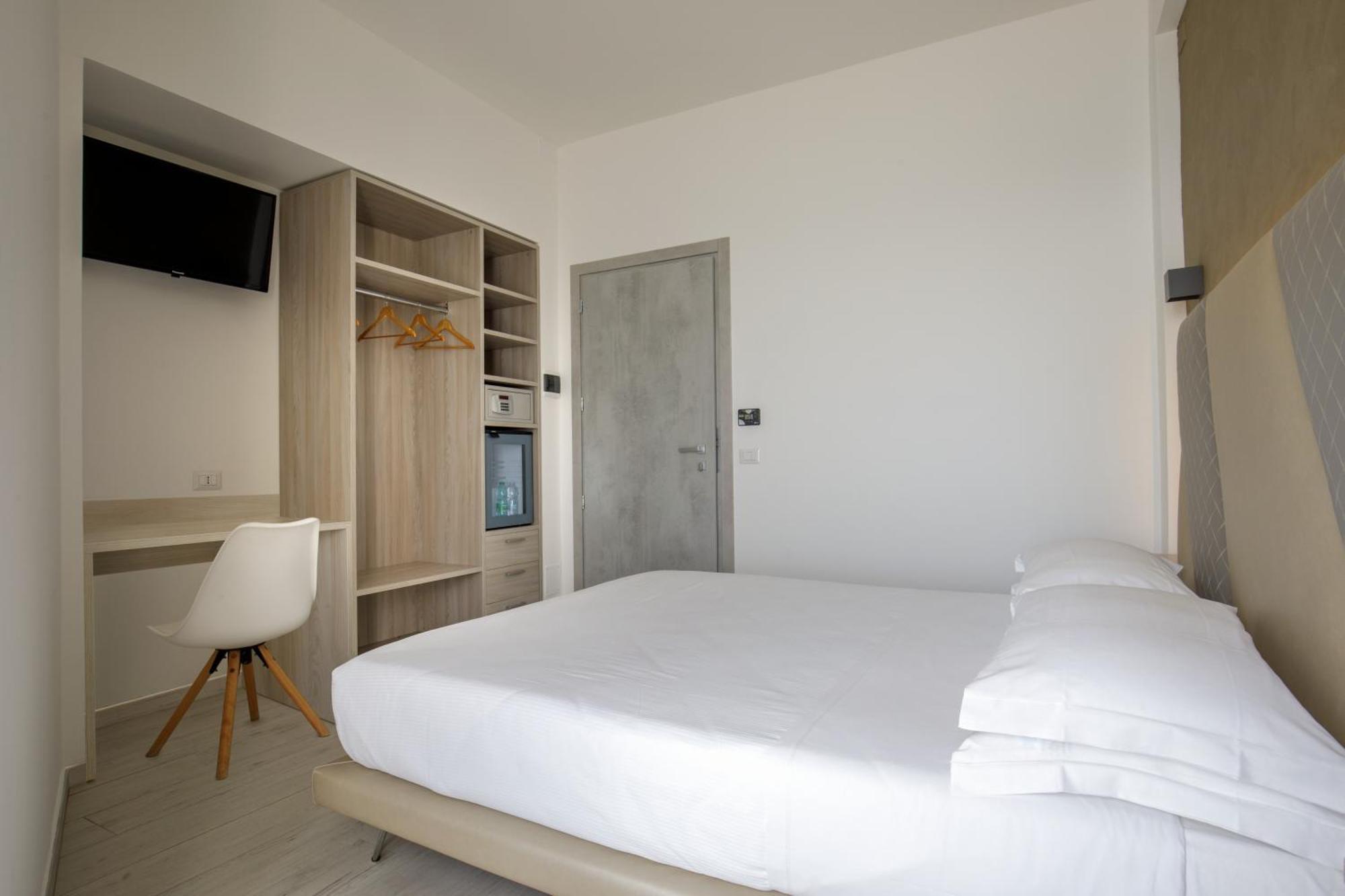Hotel Tirreno لاتينا المظهر الخارجي الصورة