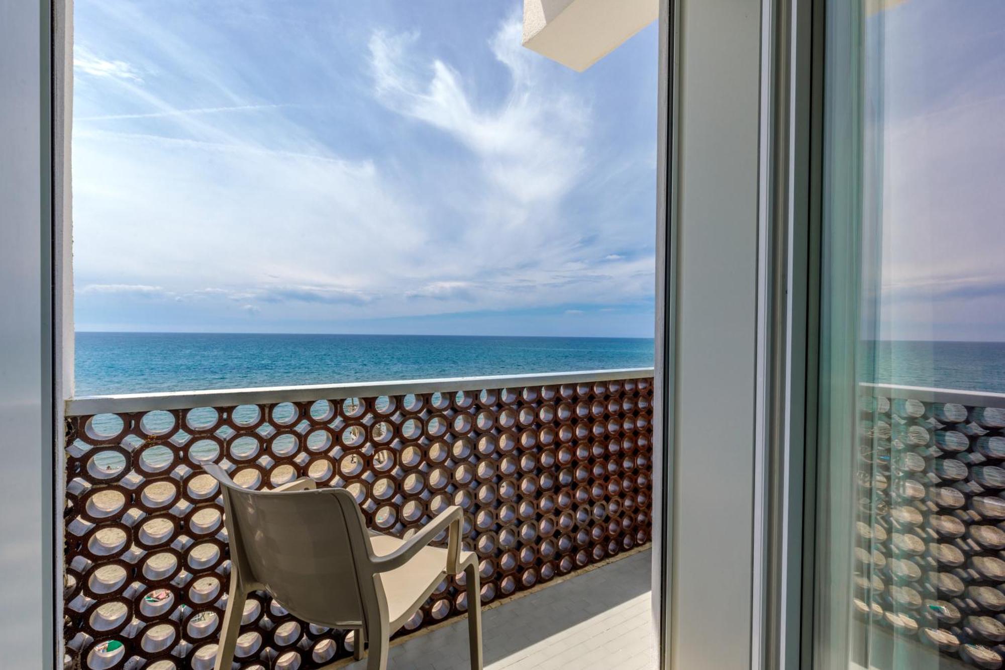 Hotel Tirreno لاتينا المظهر الخارجي الصورة