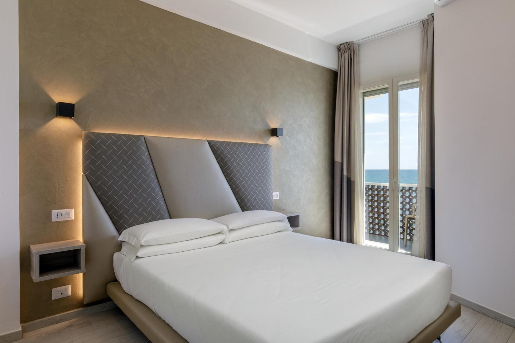 Hotel Tirreno لاتينا المظهر الخارجي الصورة