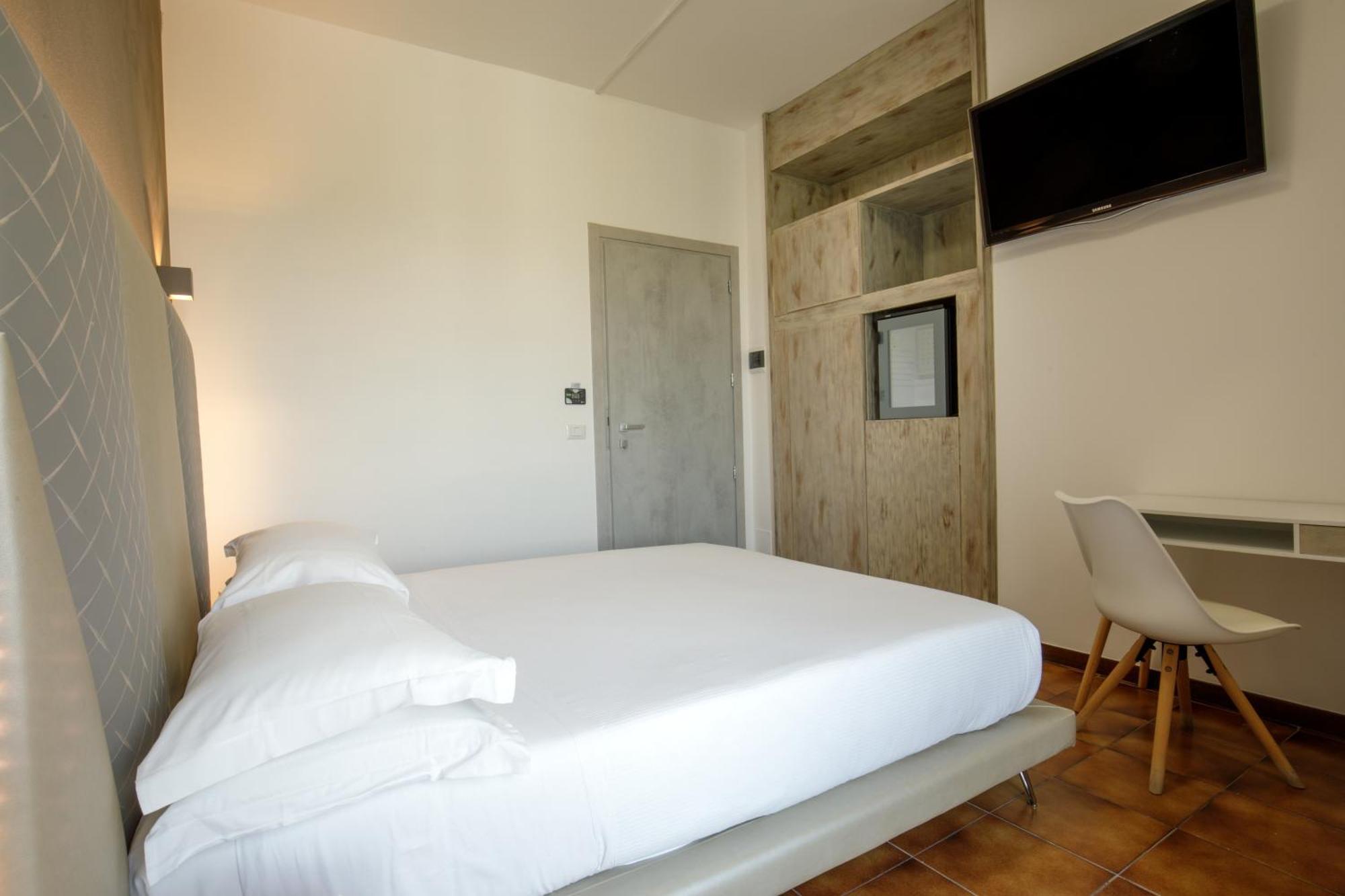 Hotel Tirreno لاتينا المظهر الخارجي الصورة
