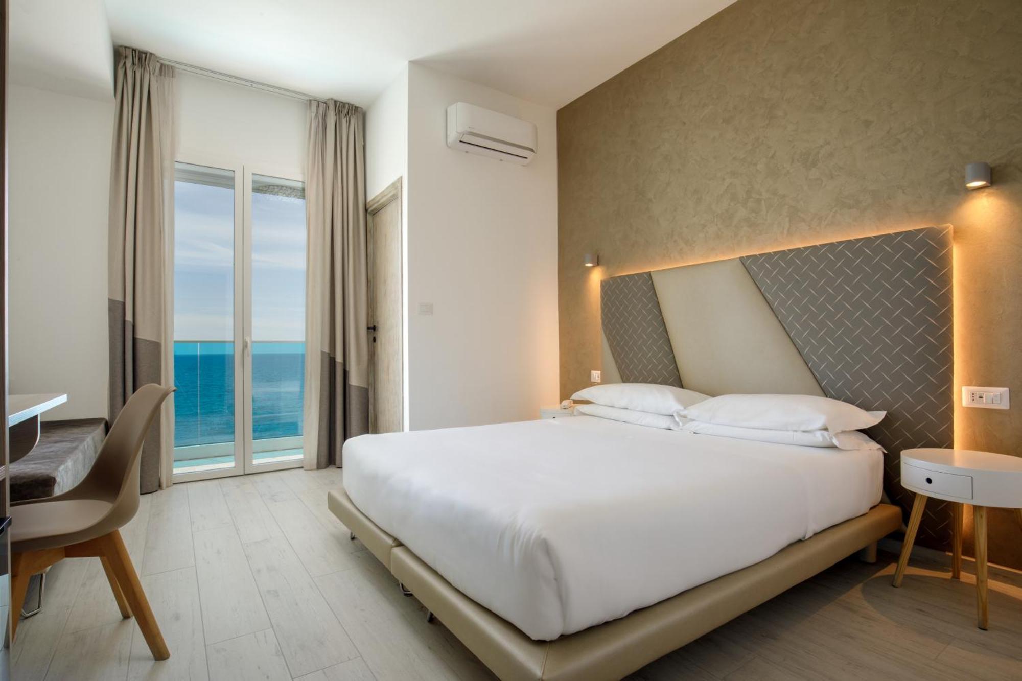 Hotel Tirreno لاتينا المظهر الخارجي الصورة