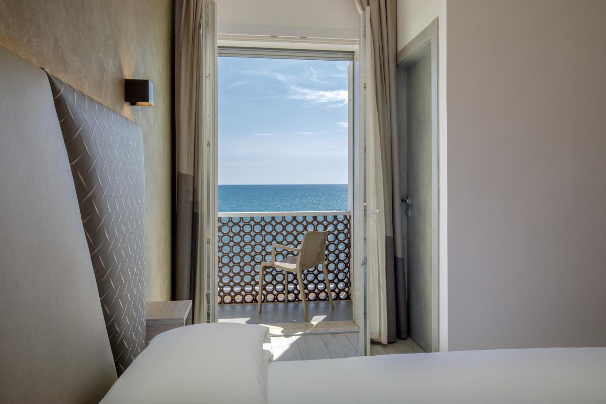 Hotel Tirreno لاتينا المظهر الخارجي الصورة