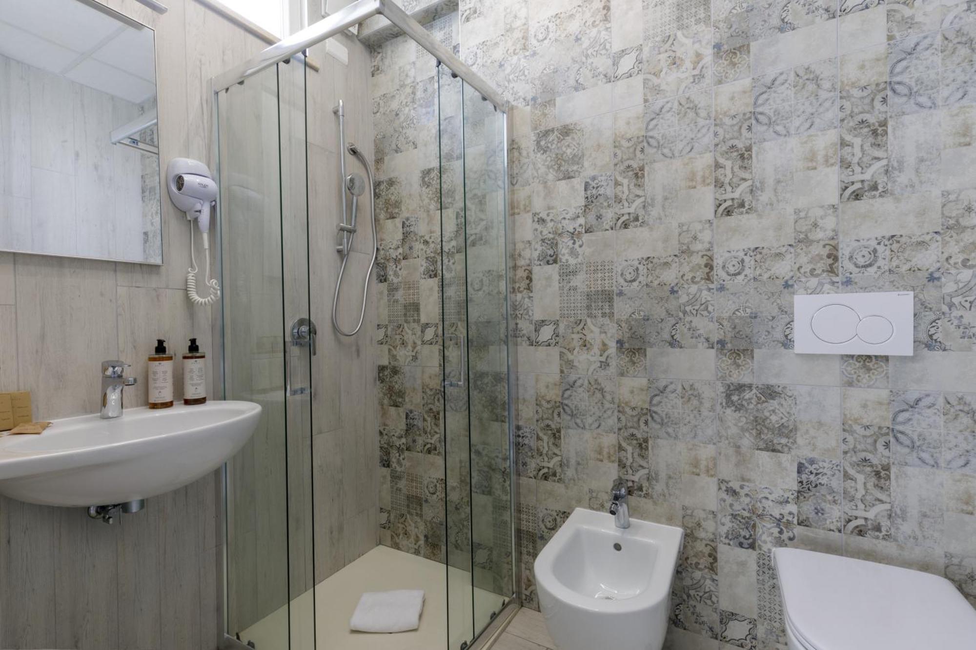 Hotel Tirreno لاتينا المظهر الخارجي الصورة