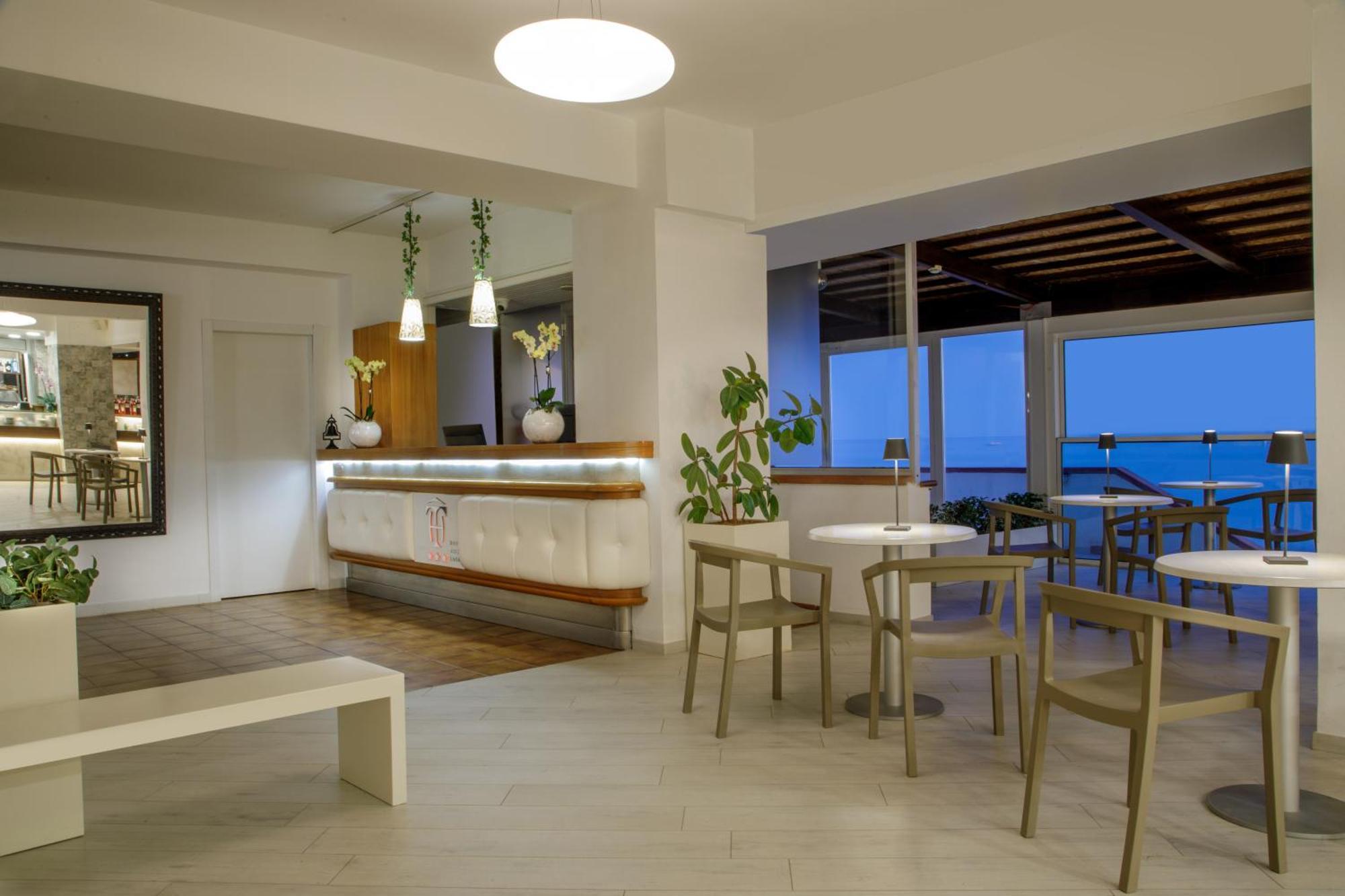Hotel Tirreno لاتينا المظهر الخارجي الصورة